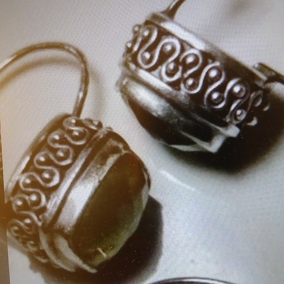 Pale Green Faceted Silver Drop Earrings - Picture 12 of 12